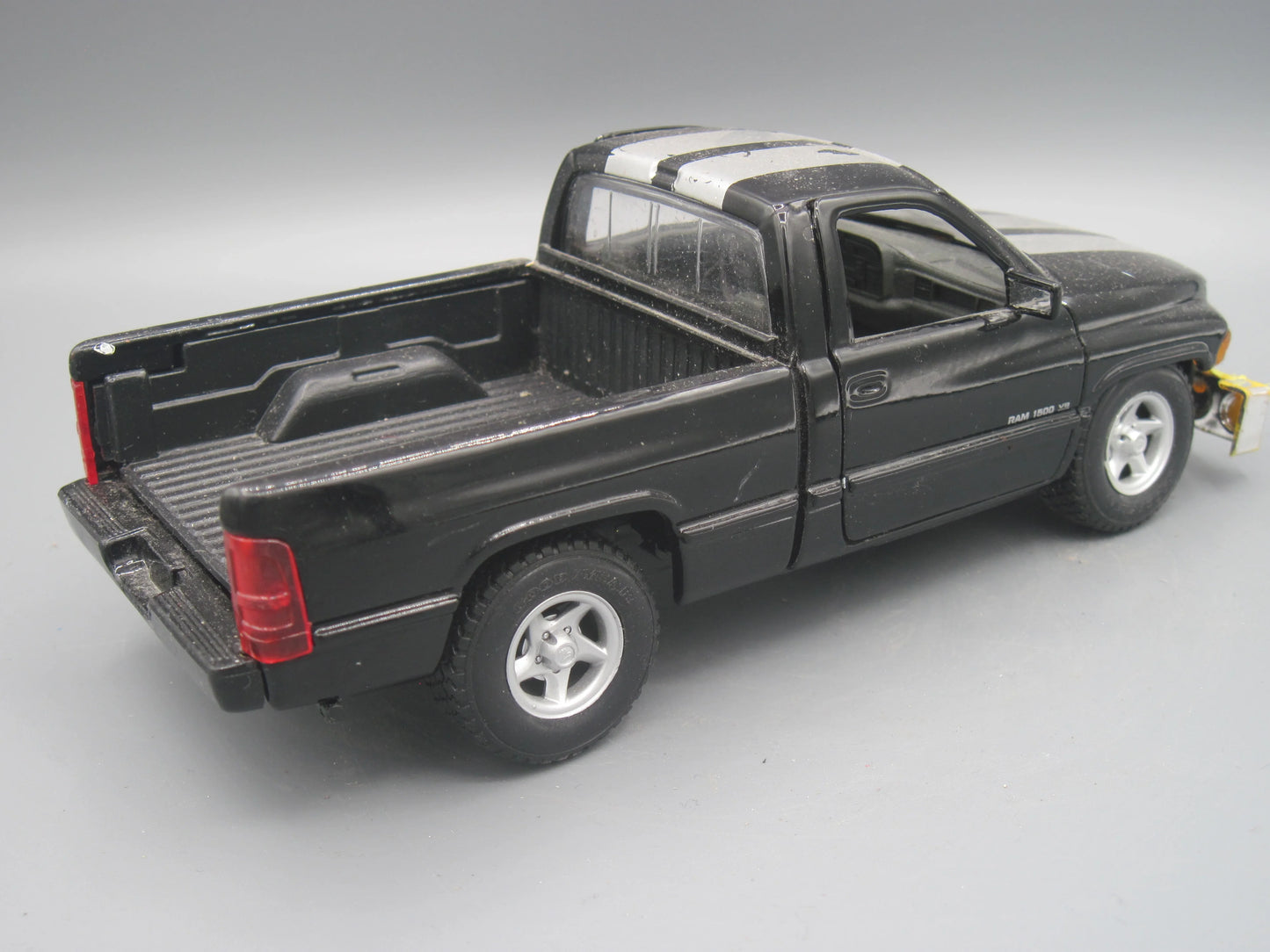 Maisto Dodge Ram 1500 V8 Black
