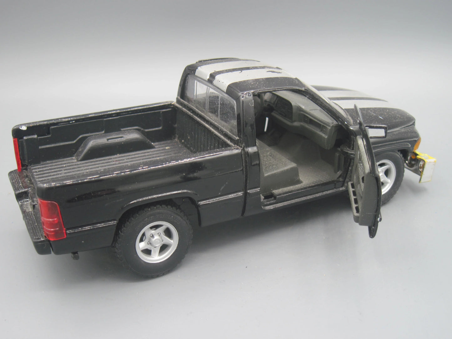 Maisto Dodge Ram 1500 V8 Black