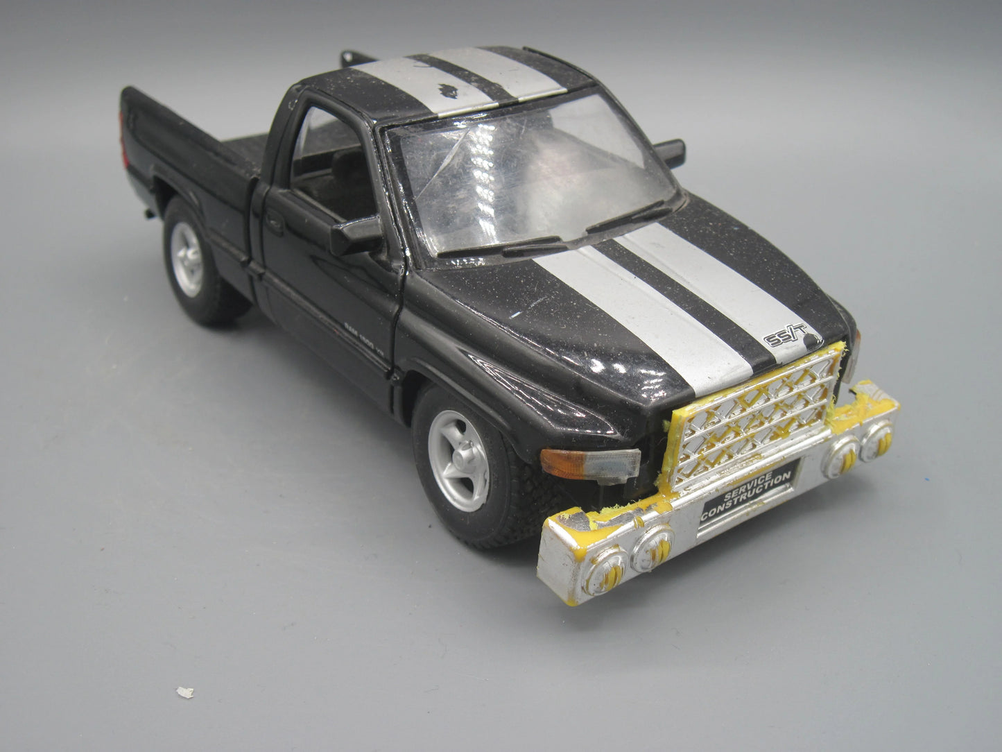 Maisto Dodge Ram 1500 V8 Black