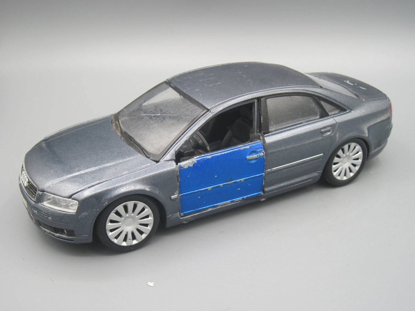 Maisto Audi A8 Grey