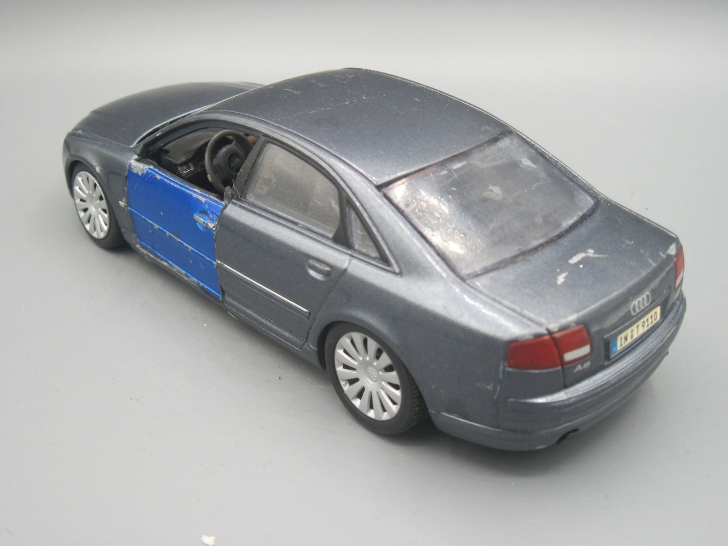 Maisto Audi A8 Grey