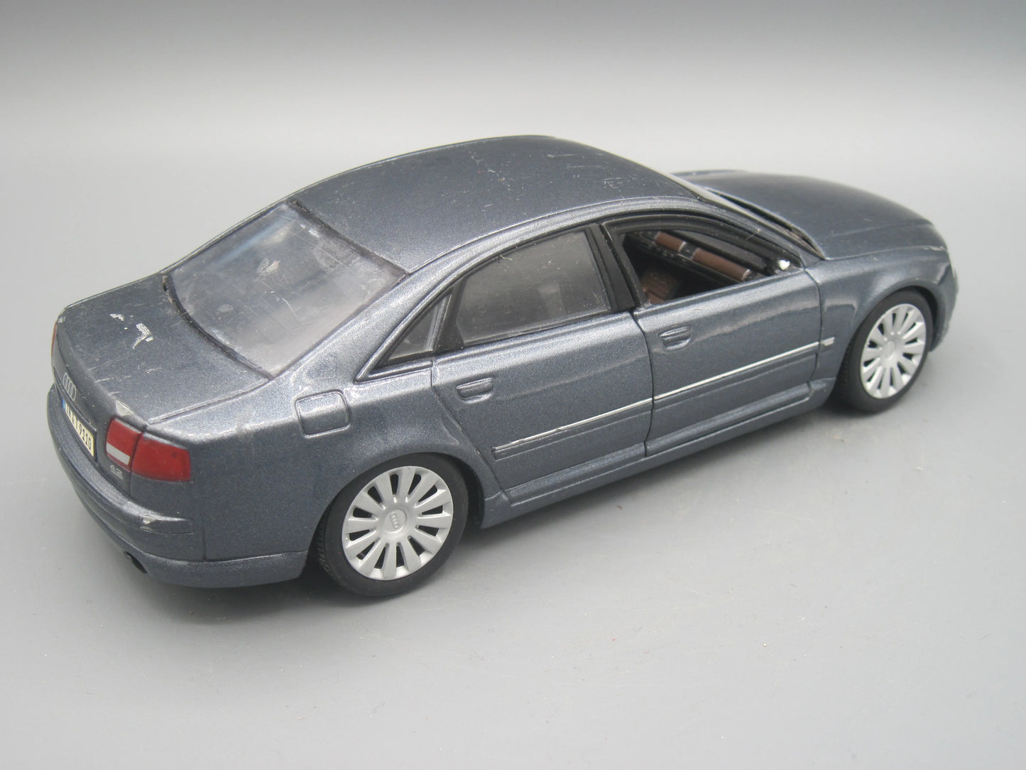 Maisto Audi A8 Grey