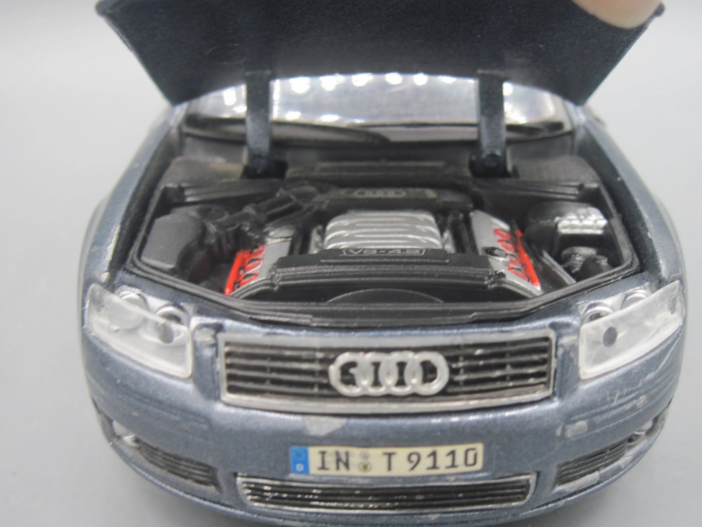 Maisto Audi A8 Grey