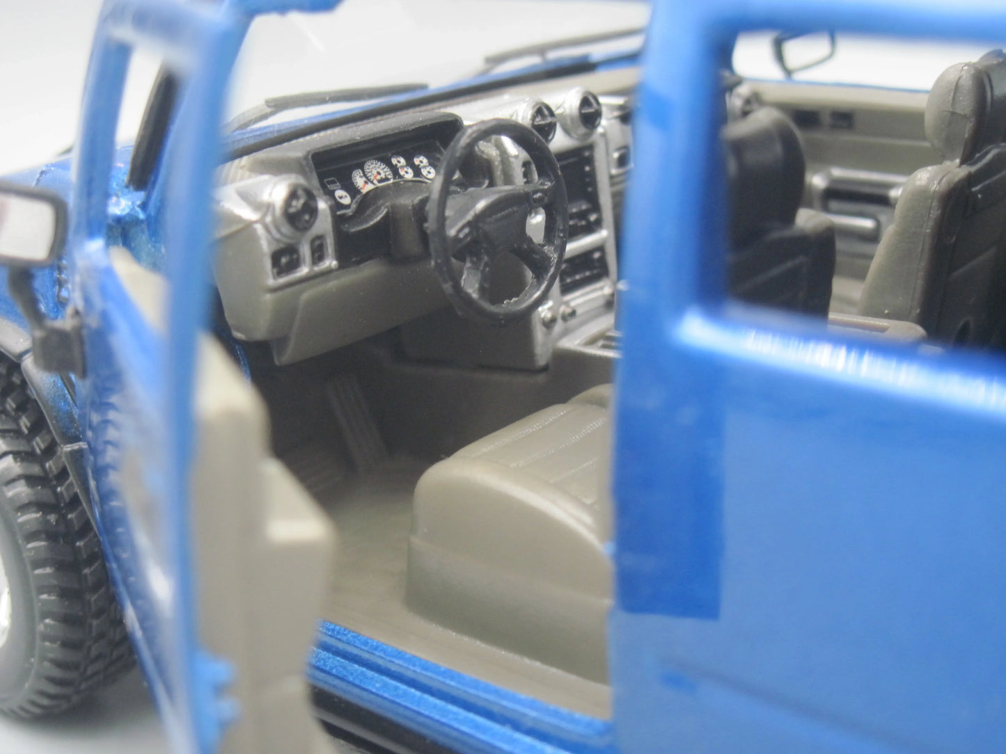 Maisto Special Edition GM Hummer H2 SUV Blue