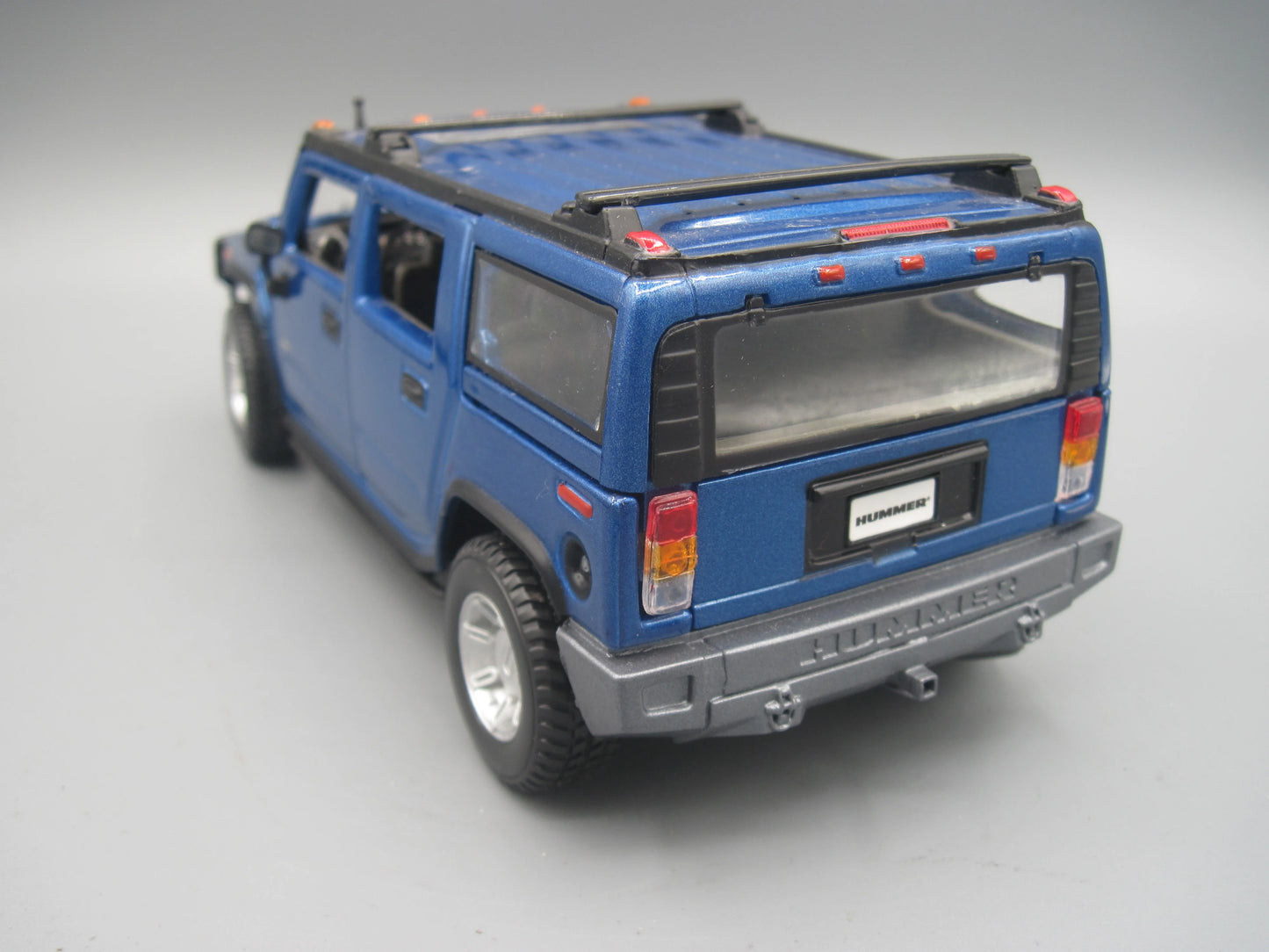Maisto Special Edition GM Hummer H2 SUV Blue