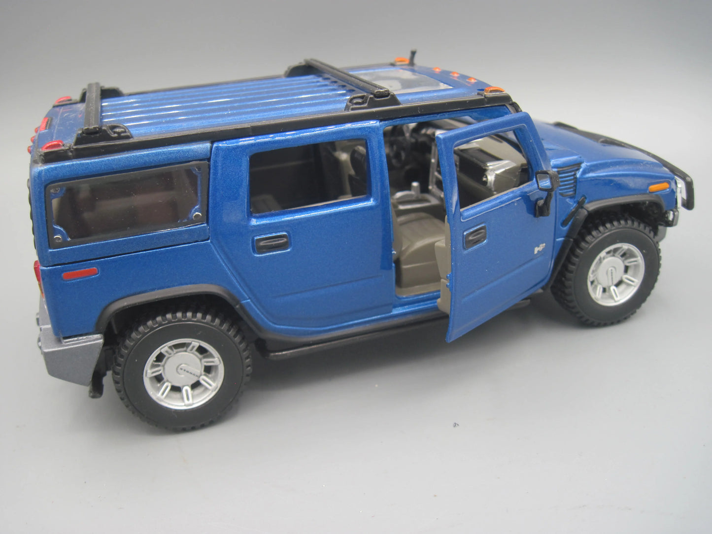 Maisto Special Edition GM Hummer H2 SUV Blue