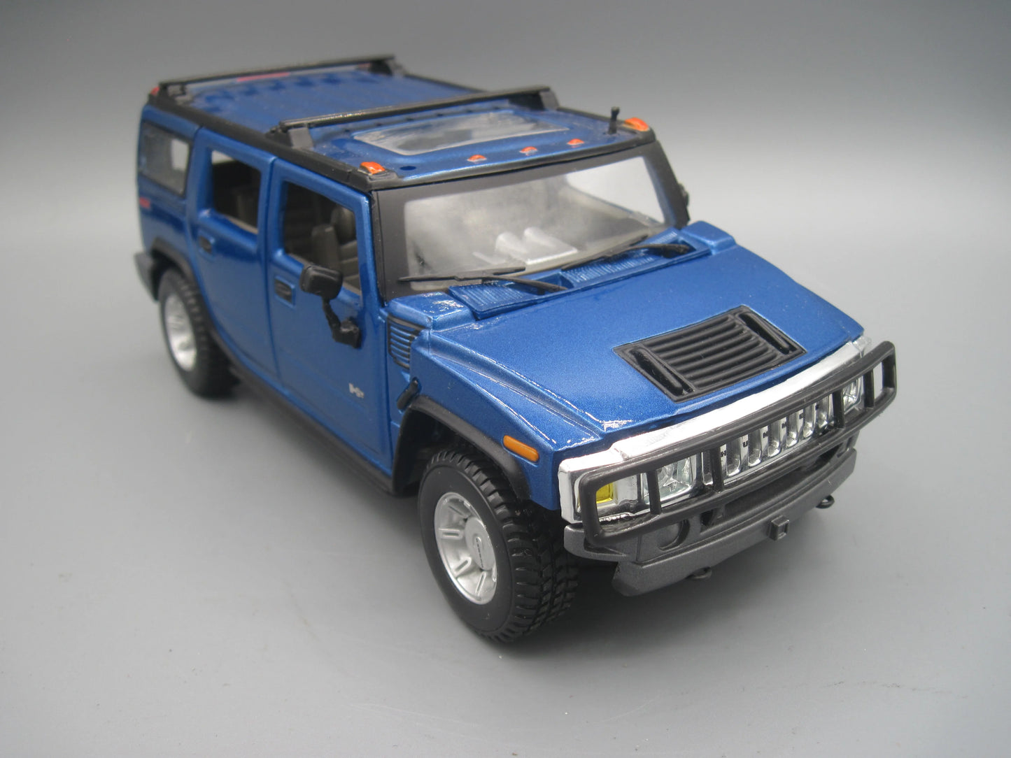 Maisto Special Edition GM Hummer H2 SUV Blue