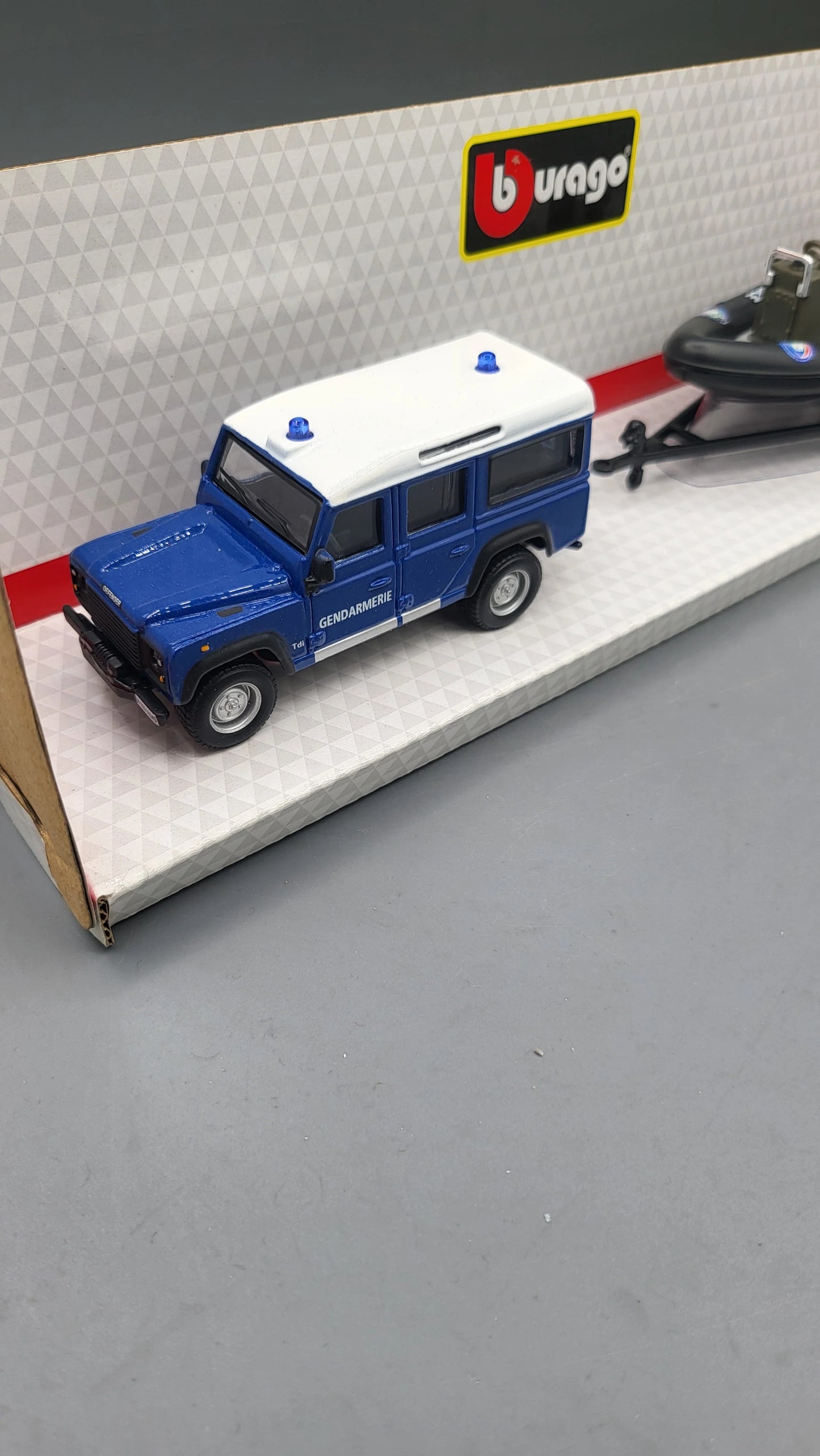 Bburago Land Rover Defender 110 + Speedboat (Tow Set) Blue, Black Gendarmerie, Police