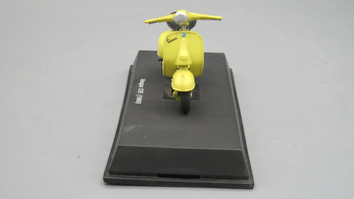 New-Ray Vespa 125 1960 Yellow