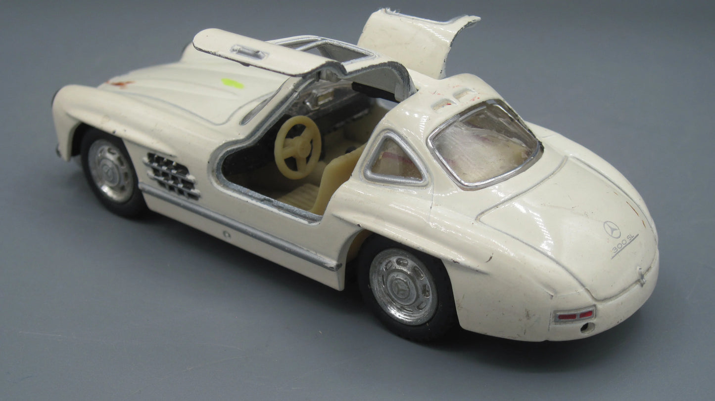 Kinsmart Mercedes-Benz 300 SL 1954 Beige
