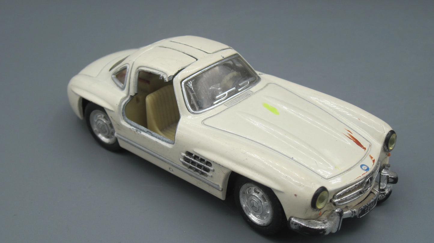 Kinsmart Mercedes-Benz 300 SL 1954 Beige