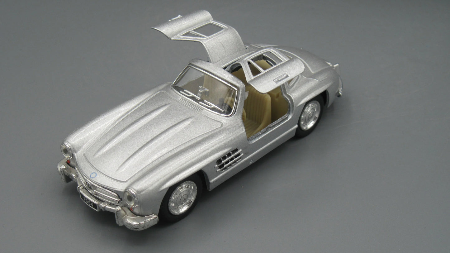Kinsmart Mercedes-Benz 300 SL 1954 Silver