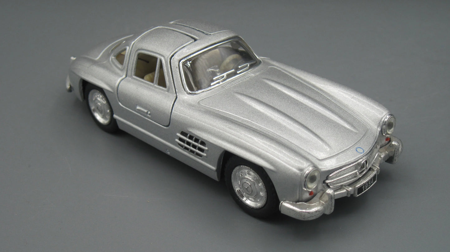 Kinsmart Mercedes-Benz 300 SL 1954 Silver