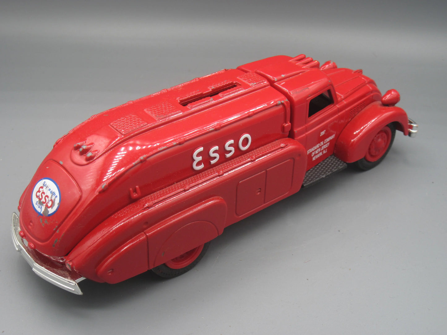 ERTL Dodge ESSO Airflow Tanker 1939 Red