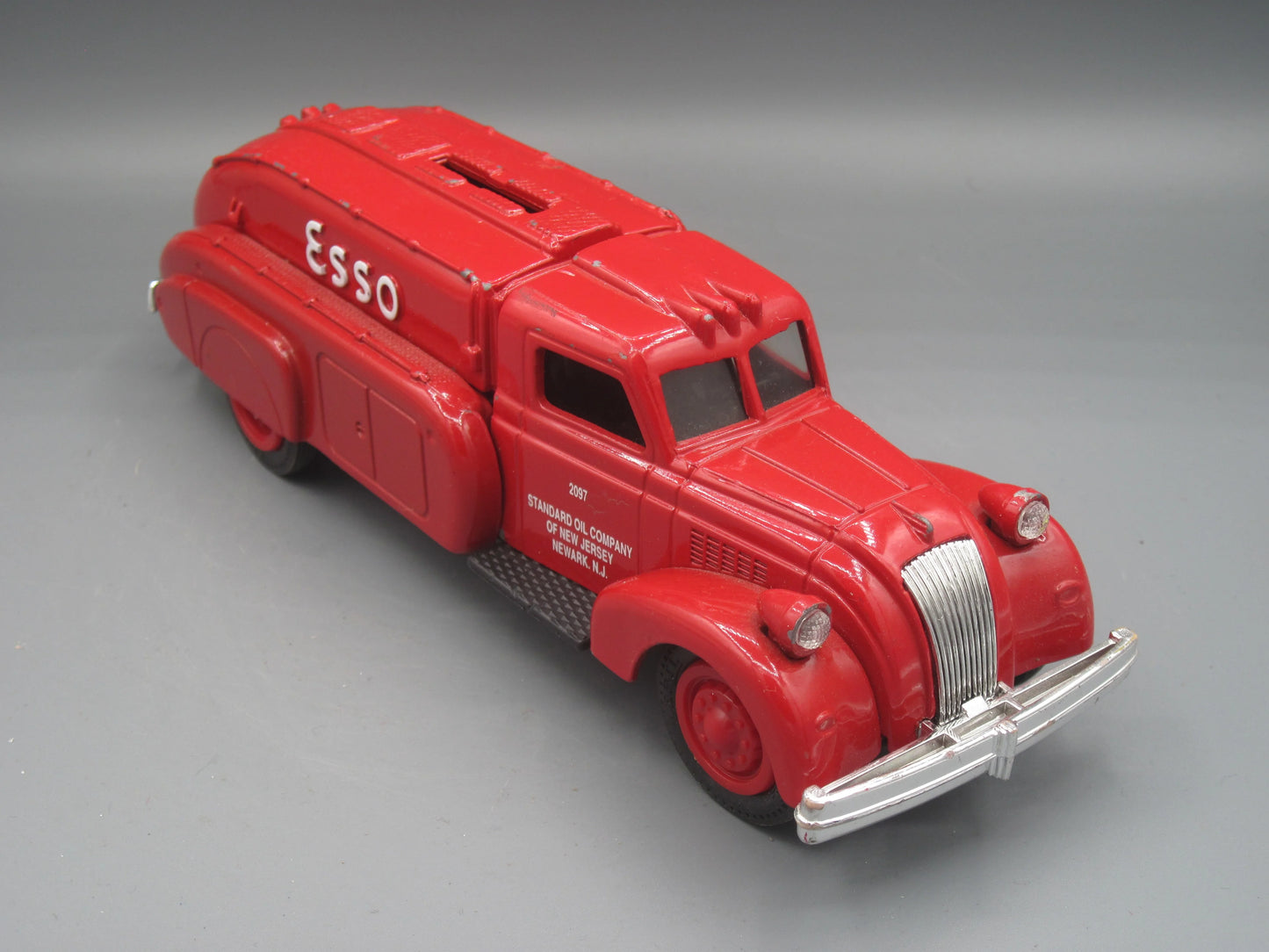 ERTL Dodge ESSO Airflow Tanker 1939 Red