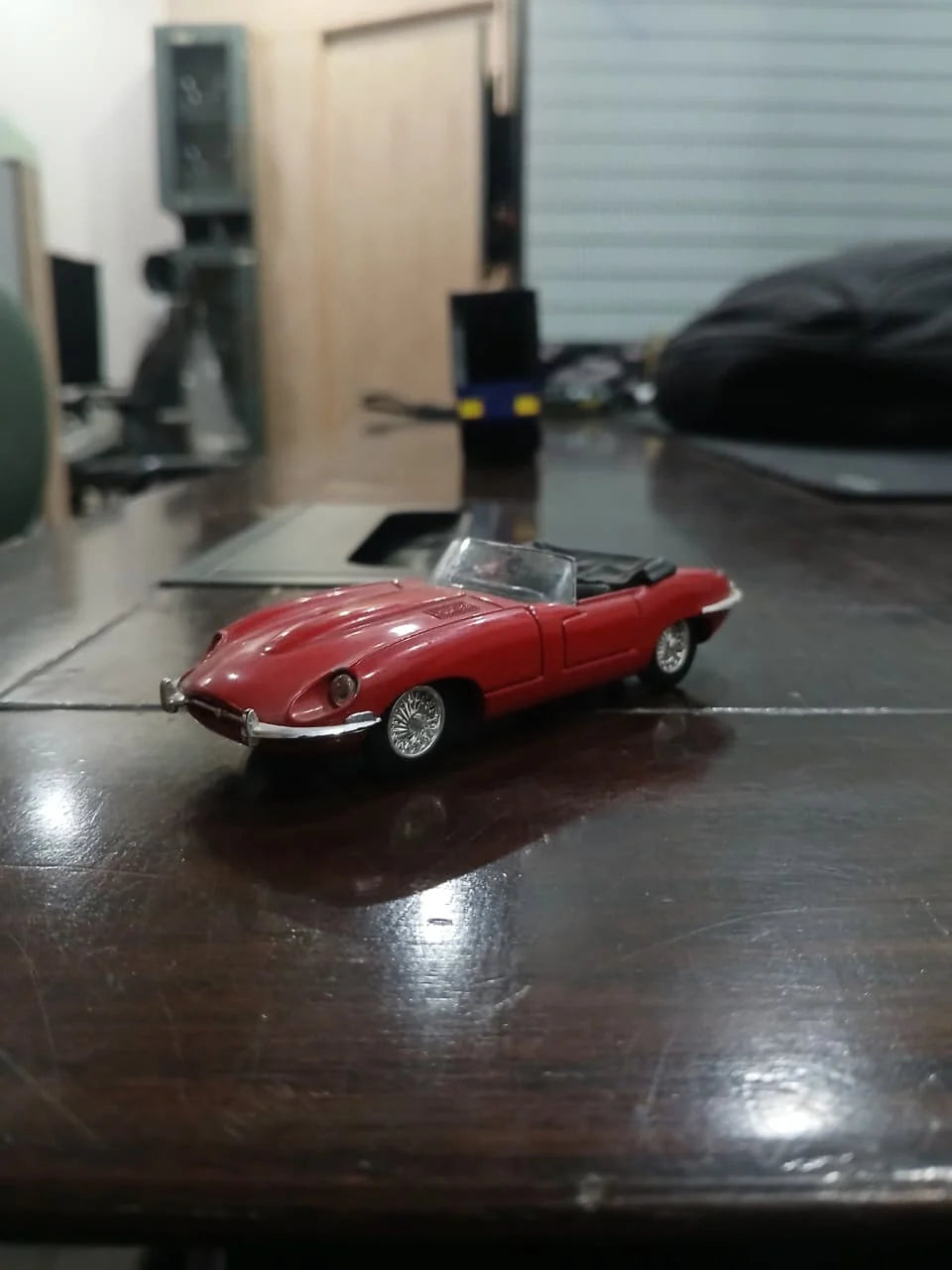Corgi Vintage Jaguar E-Type 1961 Red Coupe