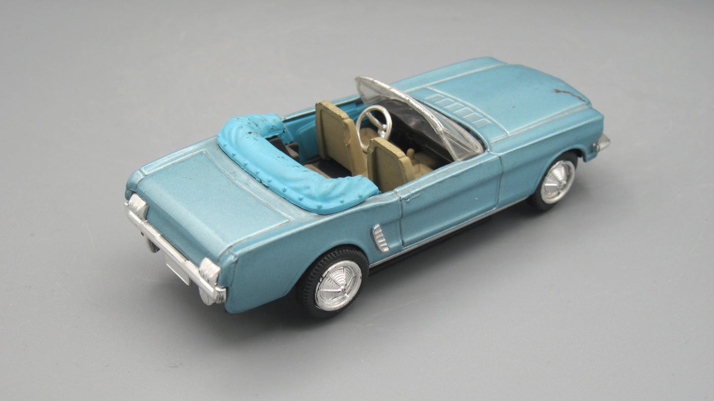 New-Ray Ford Mustang Convertible 1964 Blue