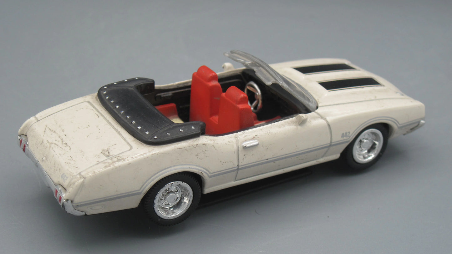 New-Ray Oldsmobile 442 1970 White