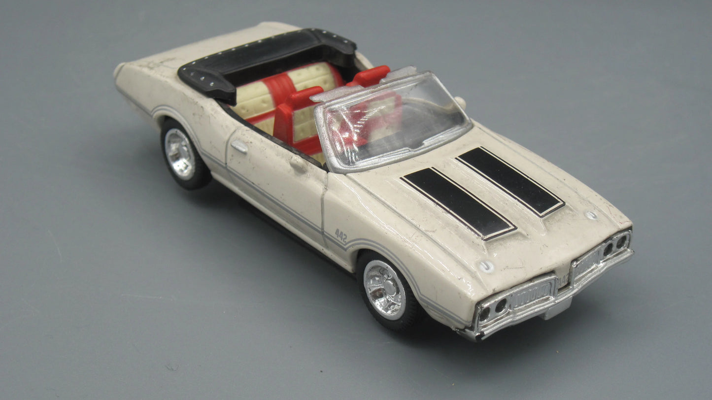 New-Ray Oldsmobile 442 1970 White