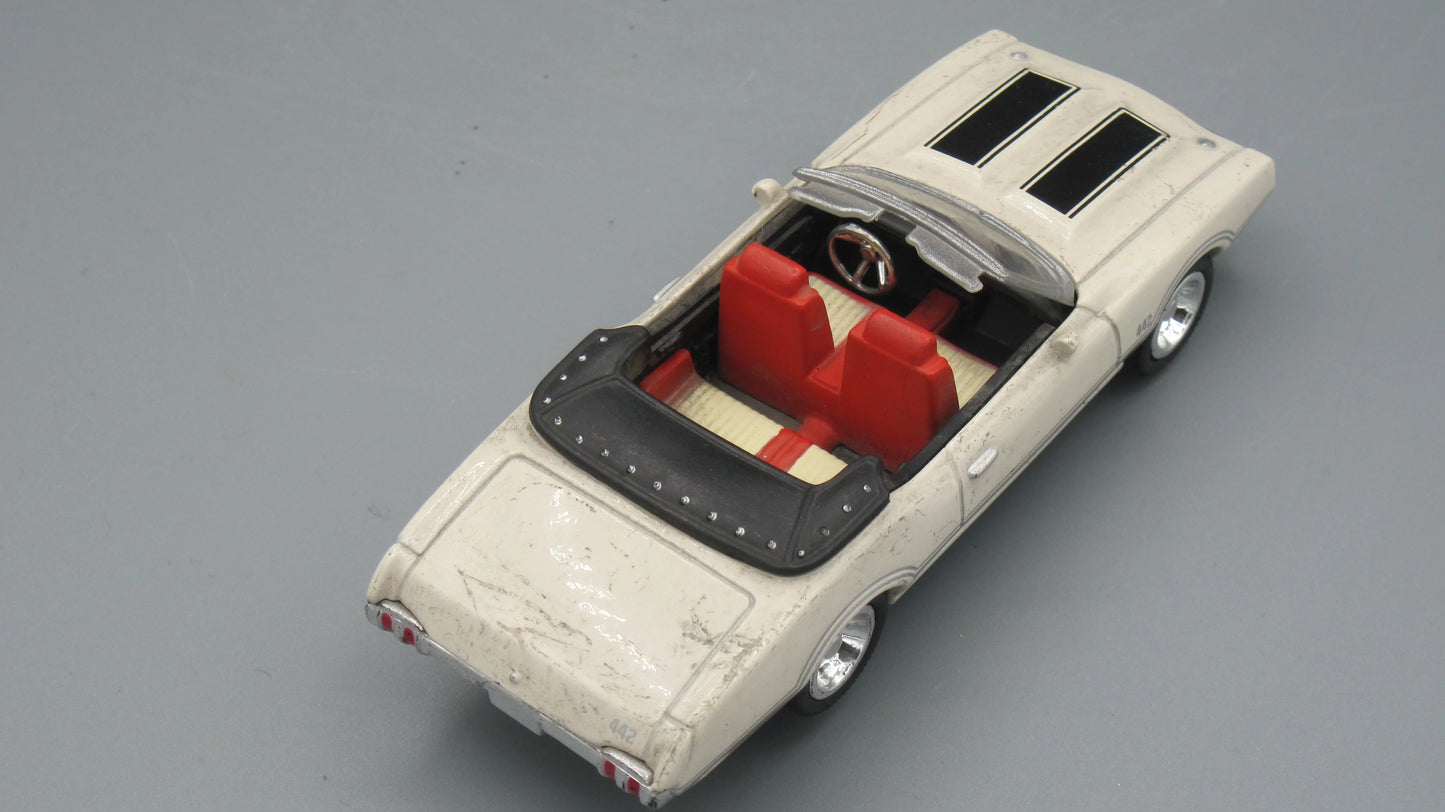 New-Ray Oldsmobile 442 1970 White
