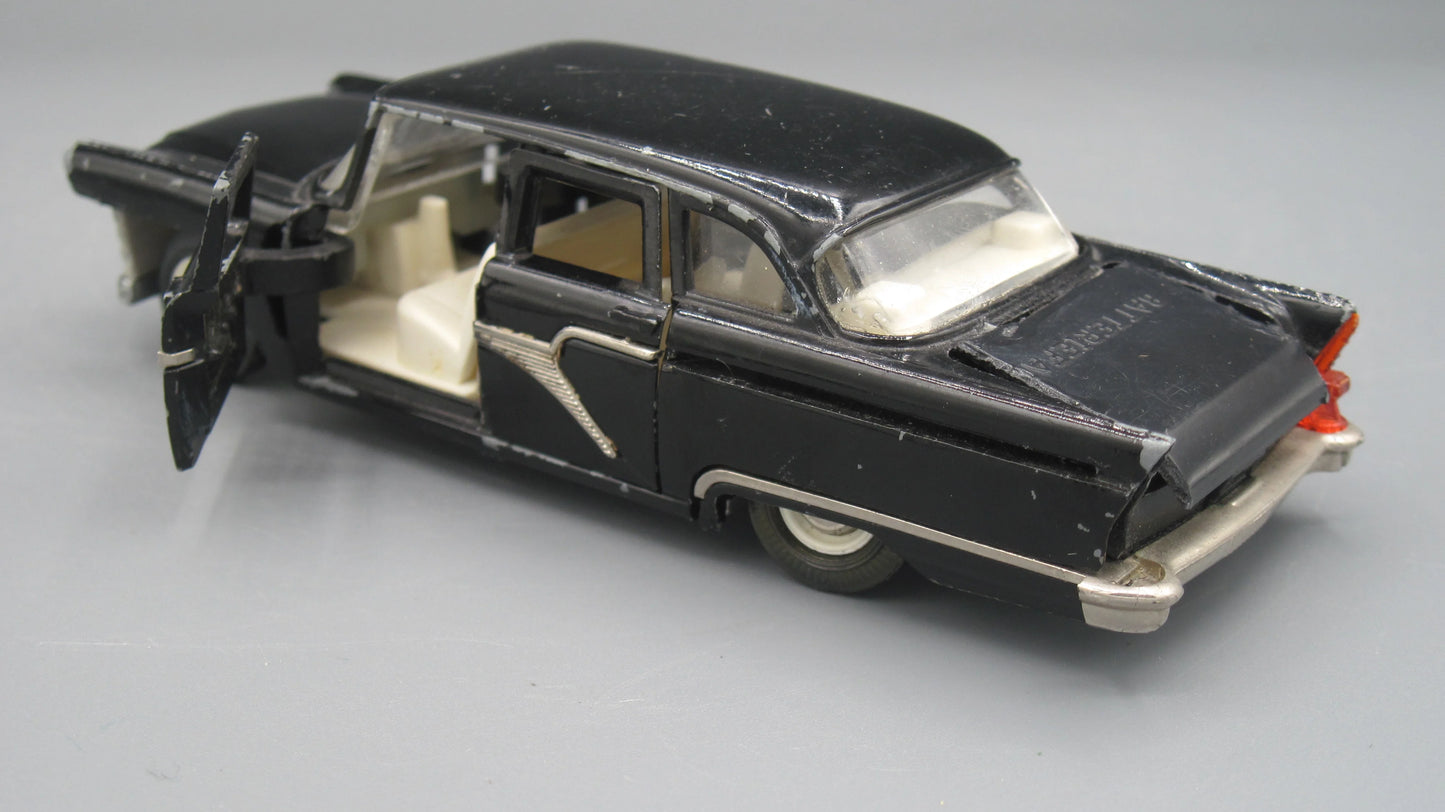 USSR GAZ 13 Chaika Black