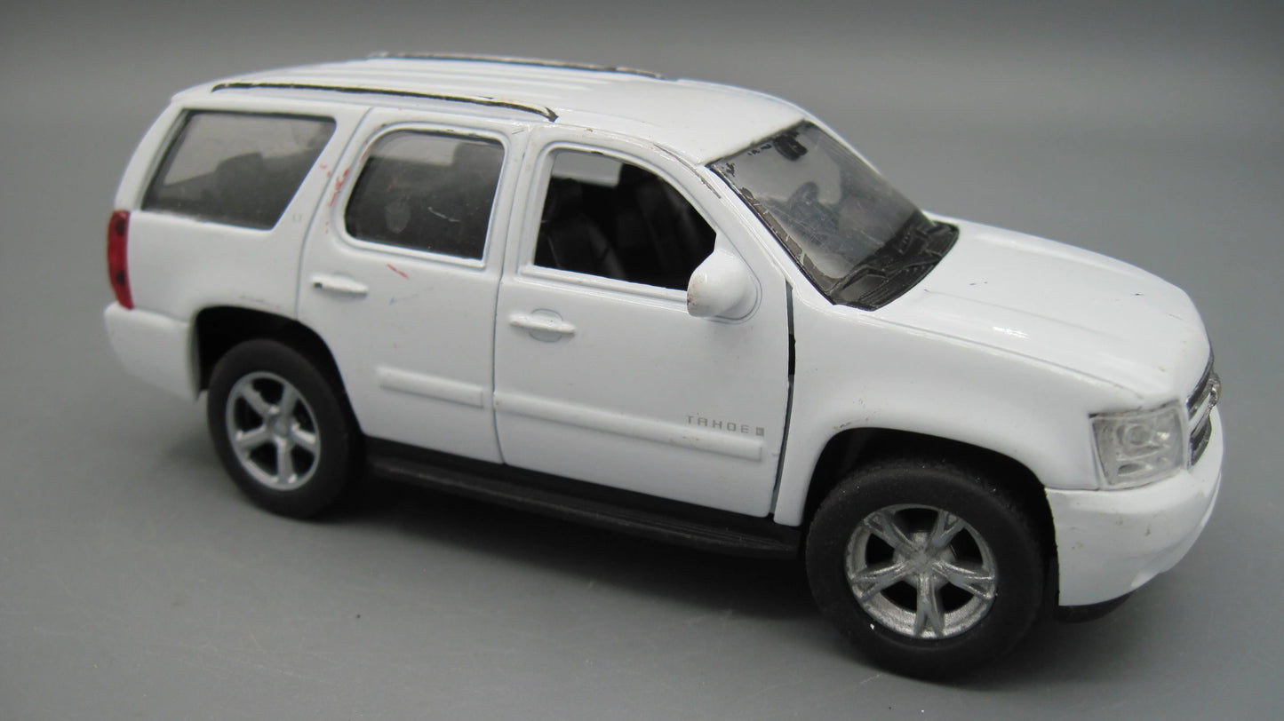Welly Chevrolet Tahoe 2008 White