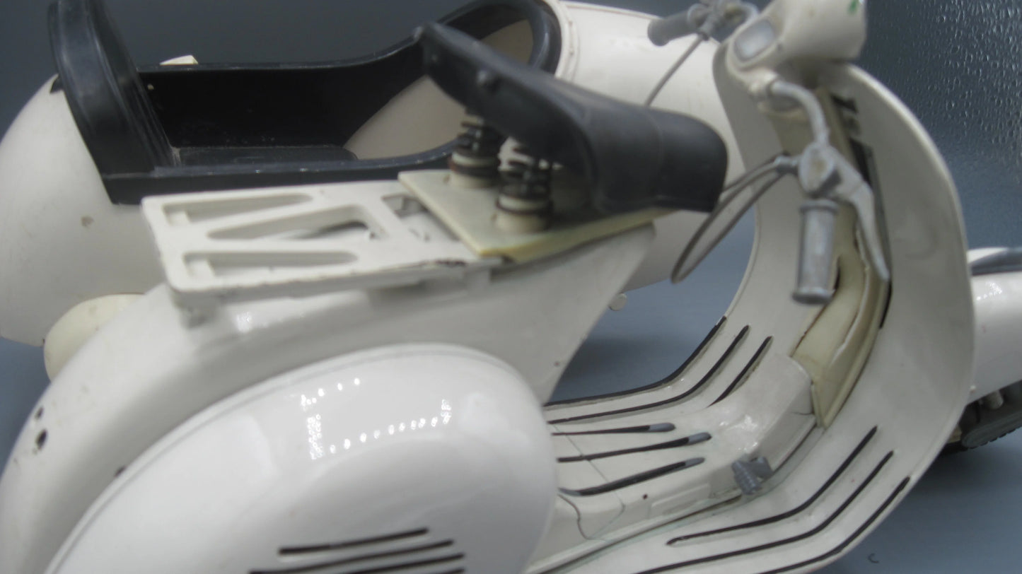 New-Ray Piaggio Vespa 150 with Side Car 1955 Beige