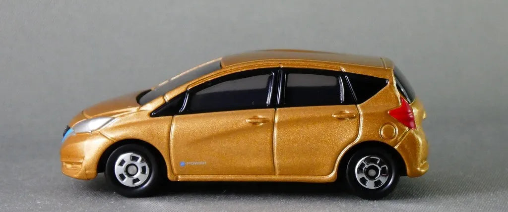 Tomy Takara Nissan Note Golden 48