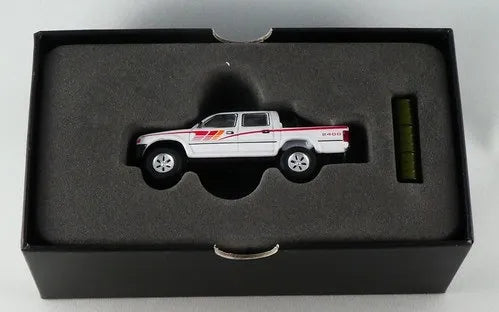 Jackie M Toyota Hillux White, Red Includes three barrels