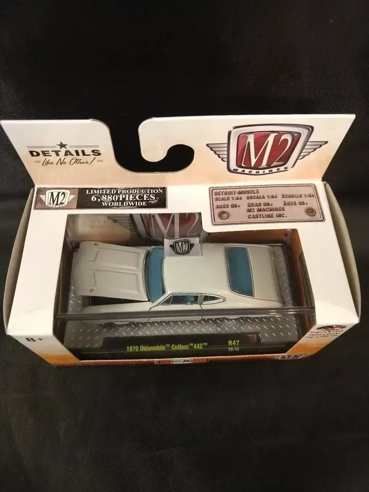 M2 Machines Premium Edition Oldsmobile Cutlass 442 1970 White
