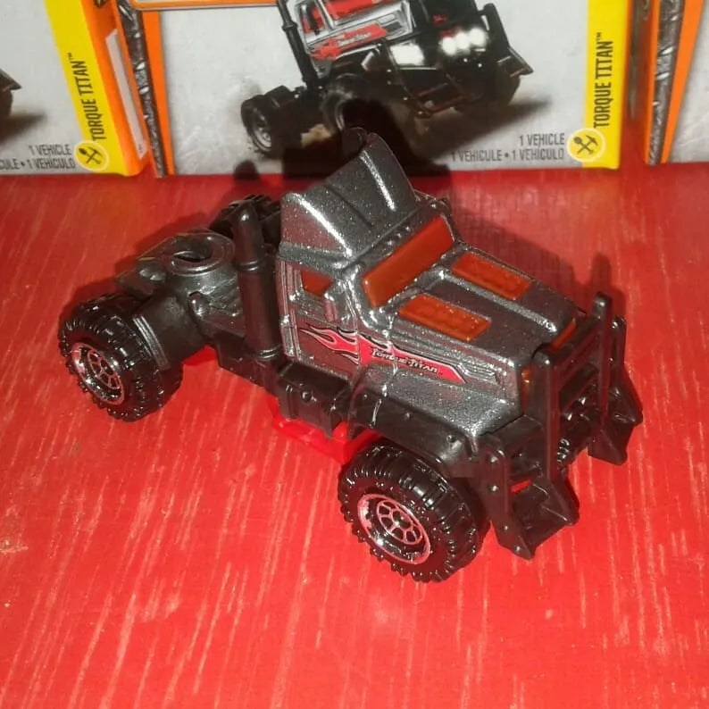 Matchbox Industrial Torque Titan Silver, Red