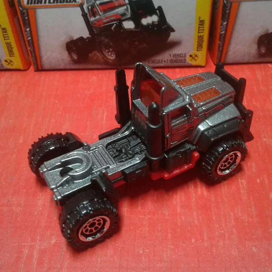 Matchbox Industrial Torque Titan Silver, Red