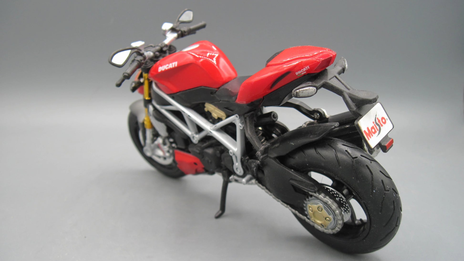 Maisto   Ducati Mod Streetfighter  Red