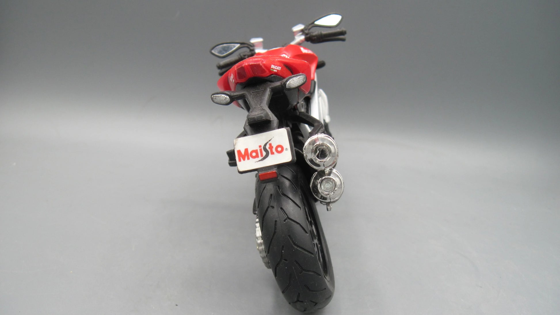 Maisto   Ducati Mod Streetfighter  Red