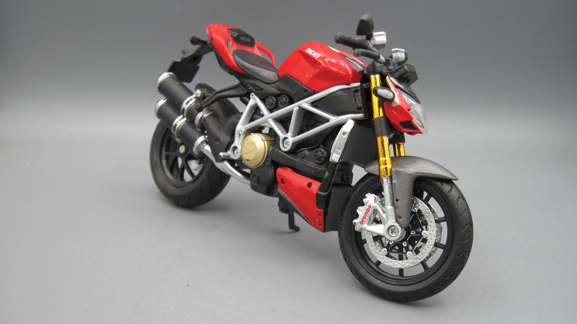 Maisto   Ducati Mod Streetfighter  Red
