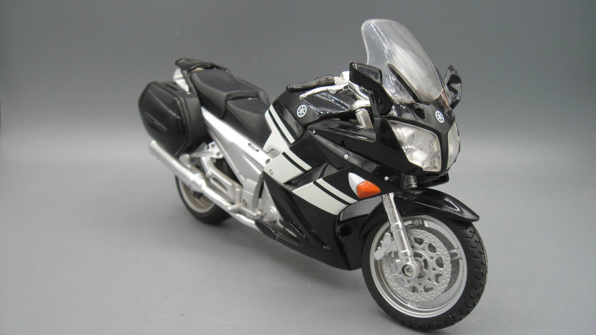 Maisto   Yamaha FJR1300  Black