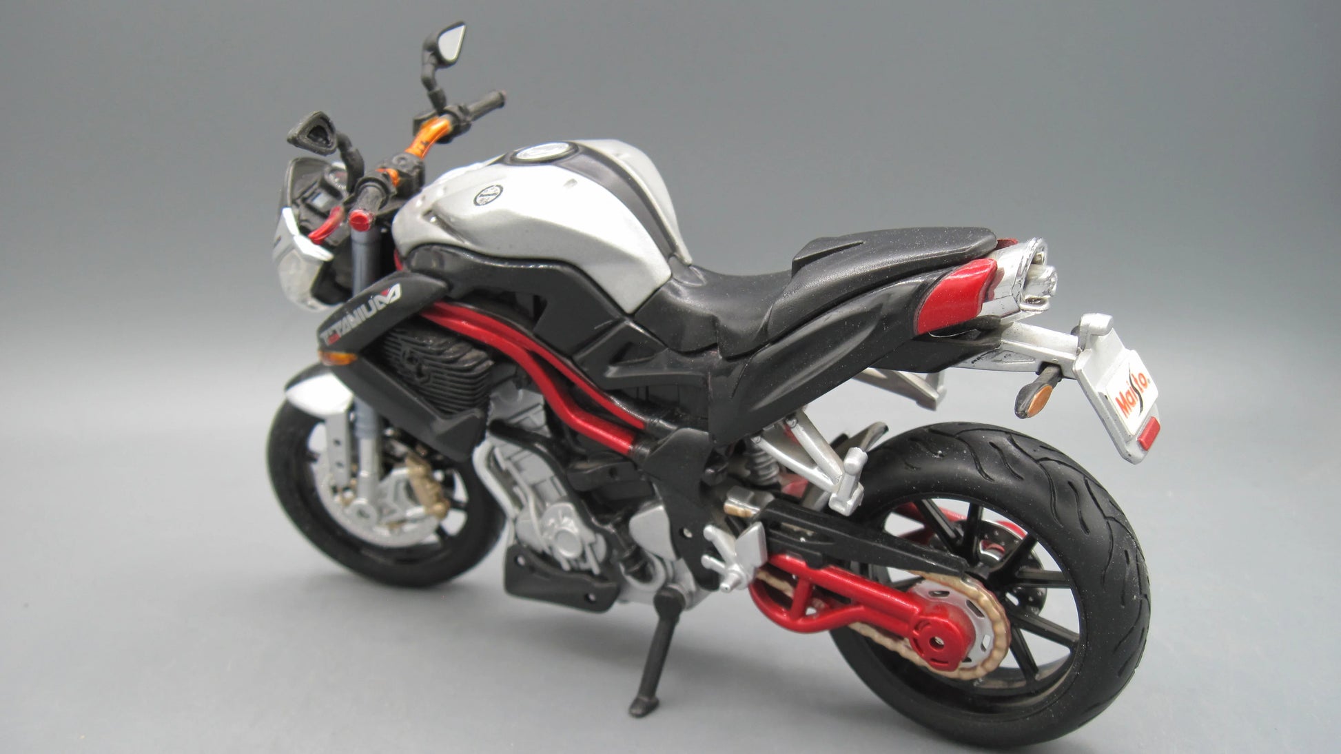 Maisto   Benelli Tornado Titanium  Grey