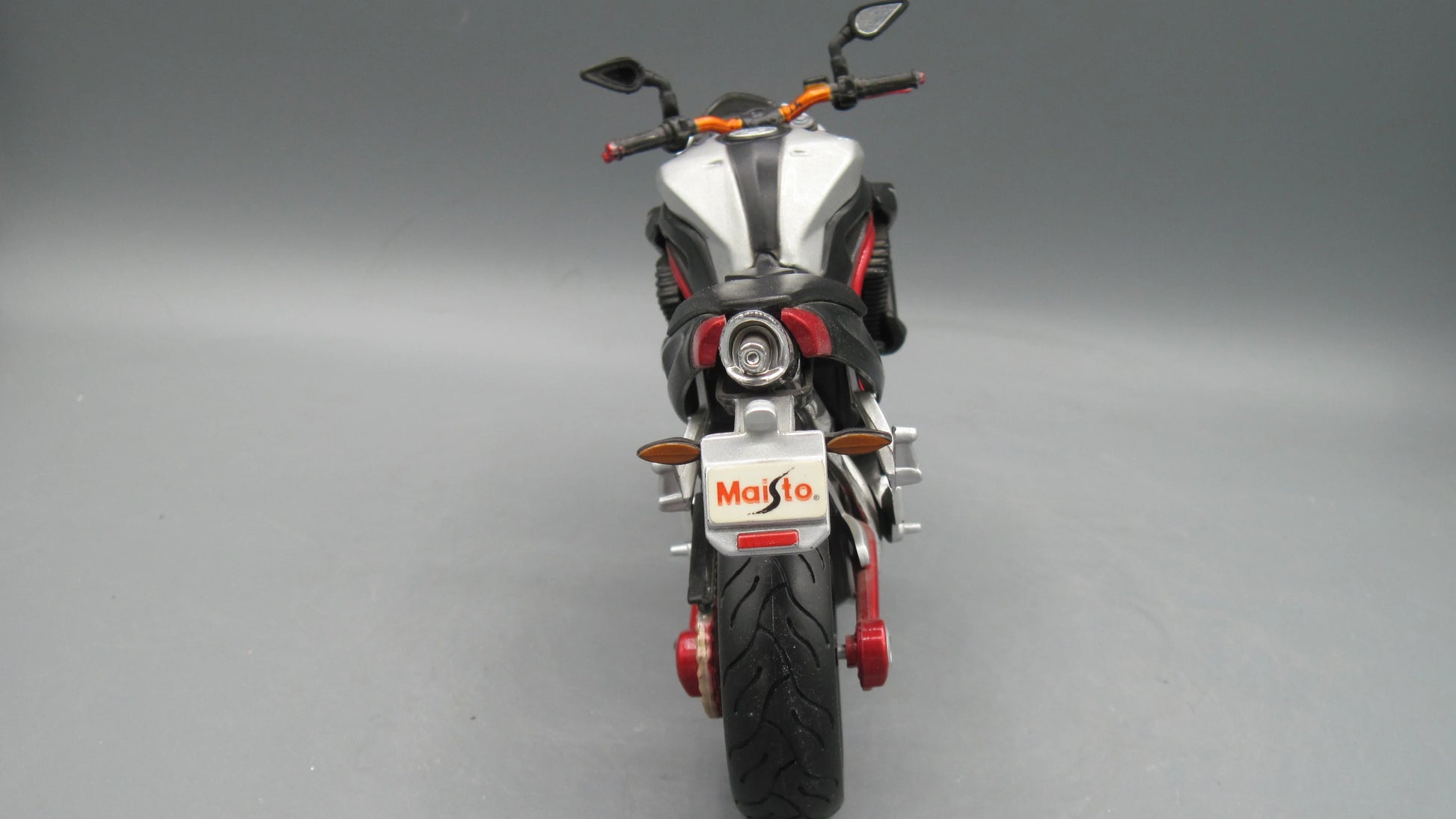 Maisto   Benelli Tornado Titanium  Grey