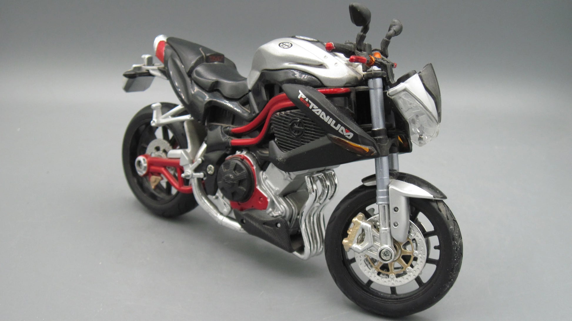 Maisto   Benelli Tornado Titanium  Grey