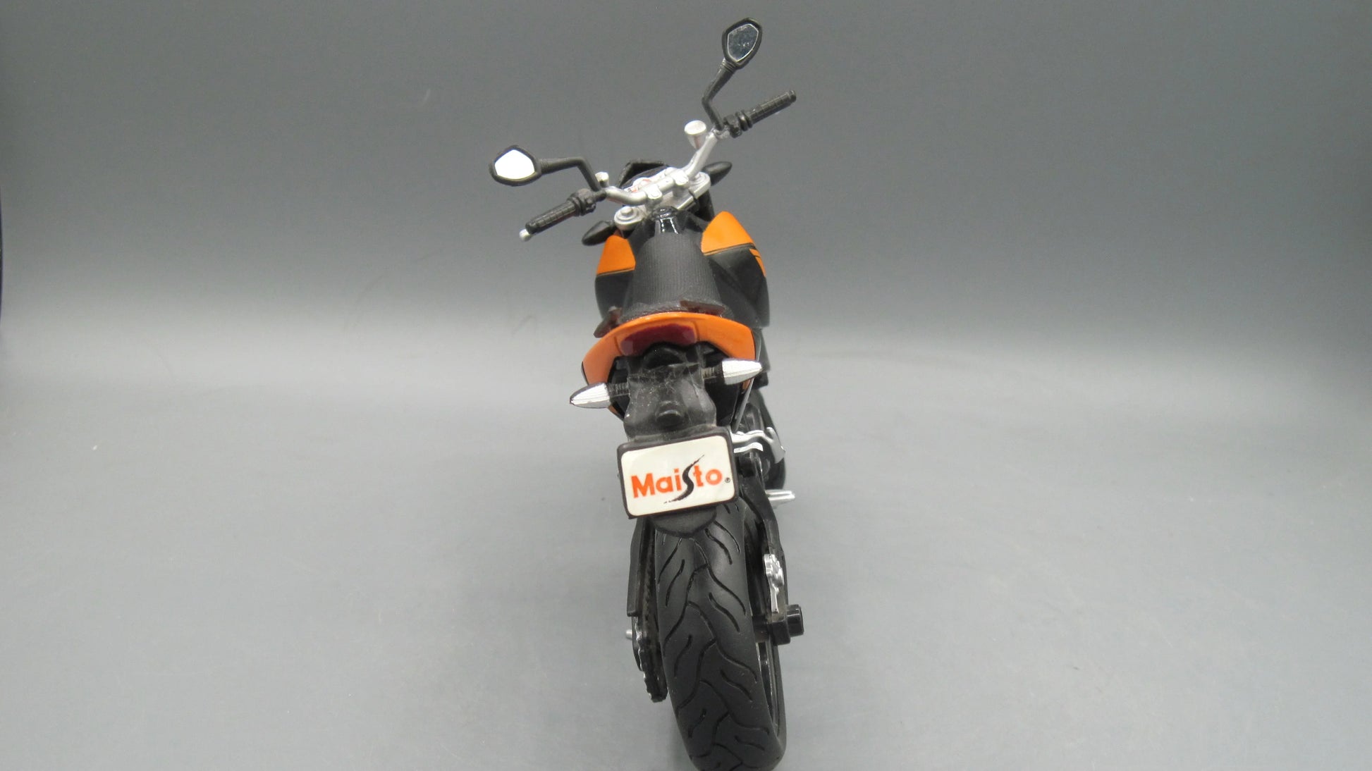 Maisto   KTM Duke 690  Orange