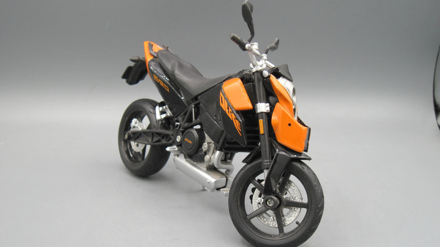 Maisto   KTM Duke 690  Orange