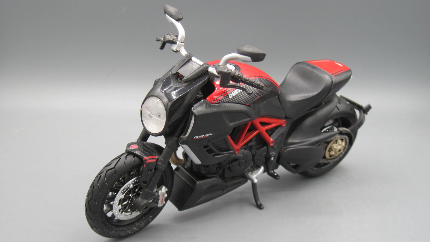 Maisto   Ducati Diavel Carbon  Red