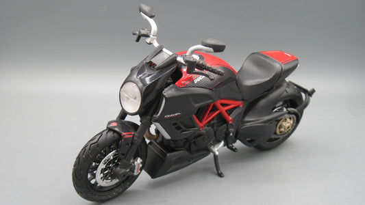 Maisto   Ducati Diavel Carbon  Red