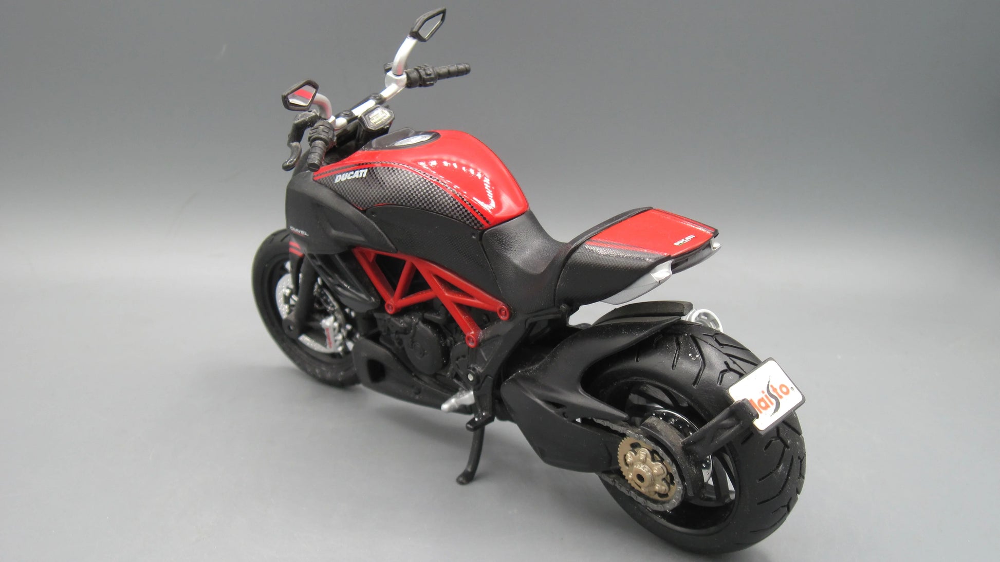 Maisto   Ducati Diavel Carbon  Red