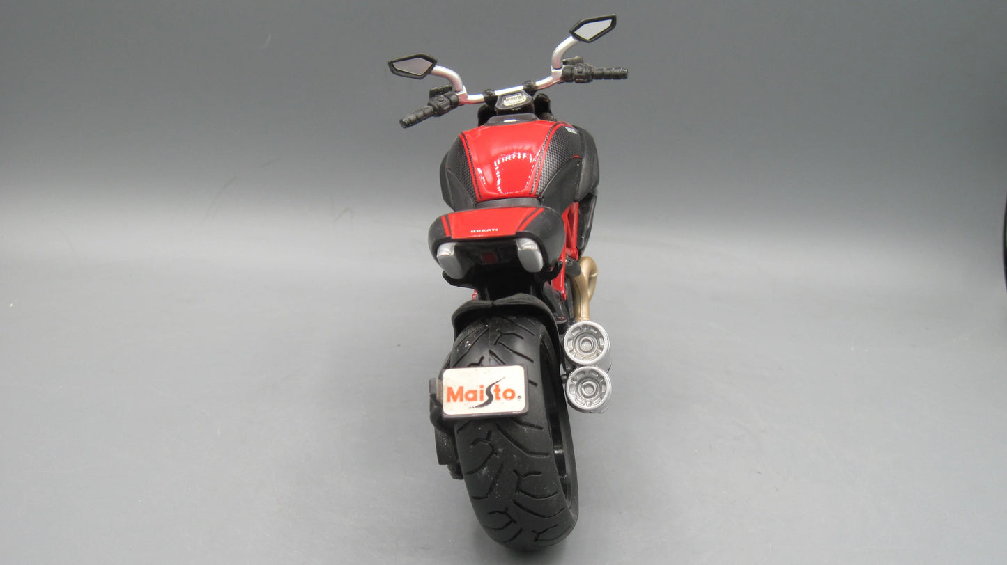 Maisto   Ducati Diavel Carbon  Red