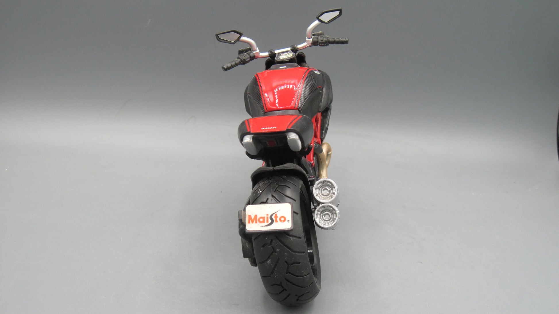 Maisto   Ducati Diavel Carbon  Red