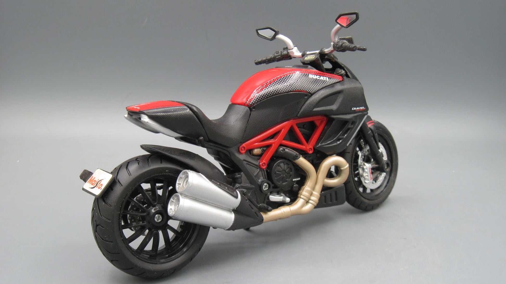 Maisto   Ducati Diavel Carbon  Red