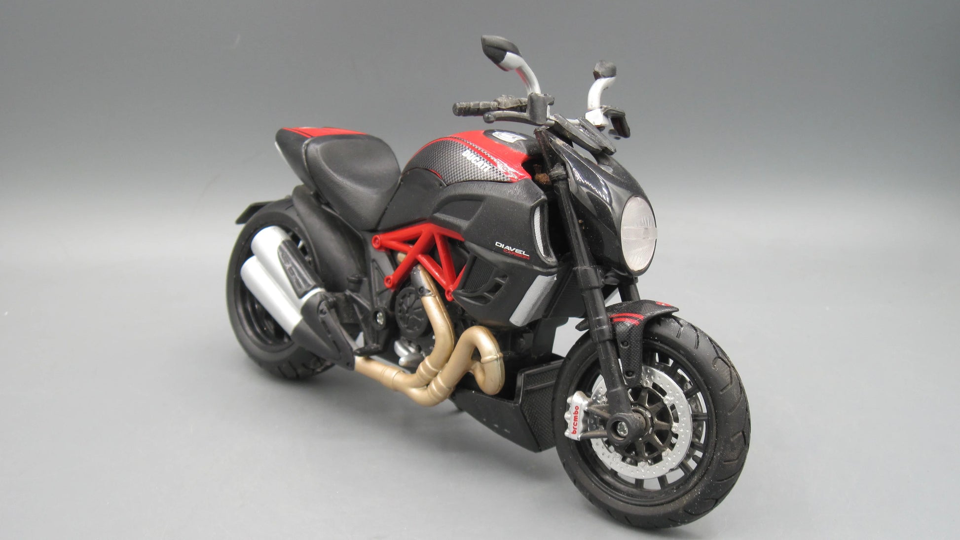 Maisto   Ducati Diavel Carbon  Red