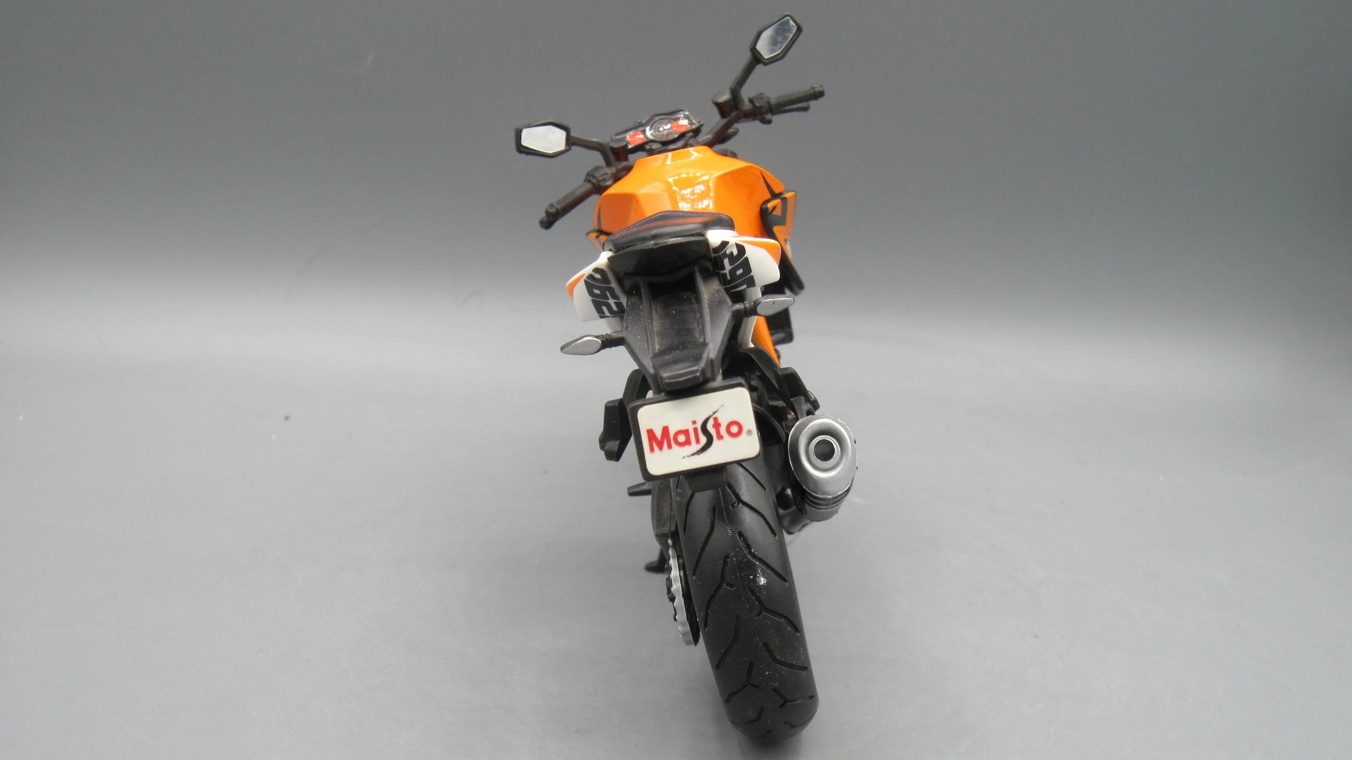 Maisto   KTM Super Duke 1290  Orange