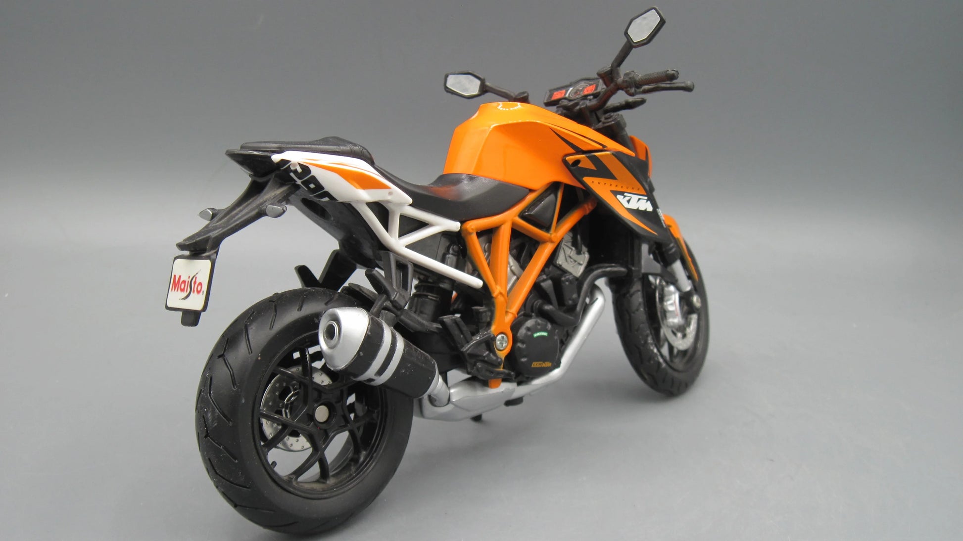 Maisto   KTM Super Duke 1290  Orange
